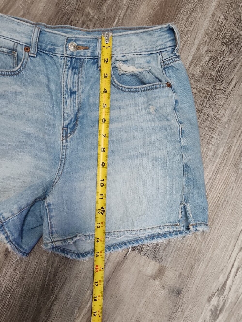 American Eagle Outfitters Light Wash Distressed High-Rise Denim Shorts - Picture 7 of 9